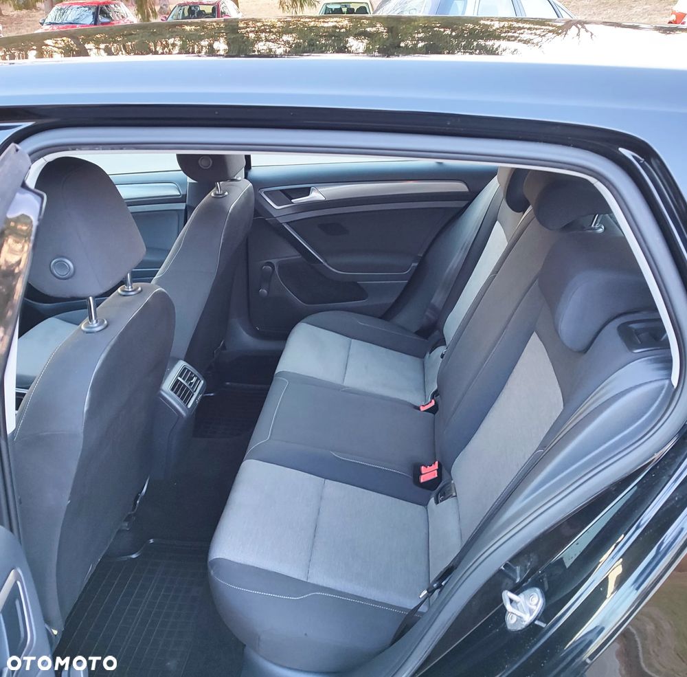 Volkswagen Golf - 23