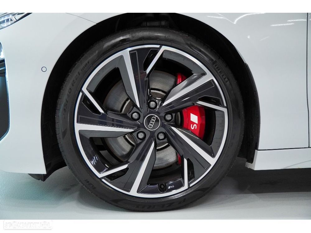 Audi A6 Avant e-tron - 14