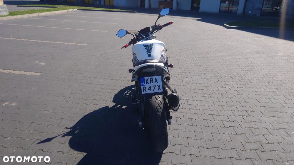 Suzuki GSR - 9