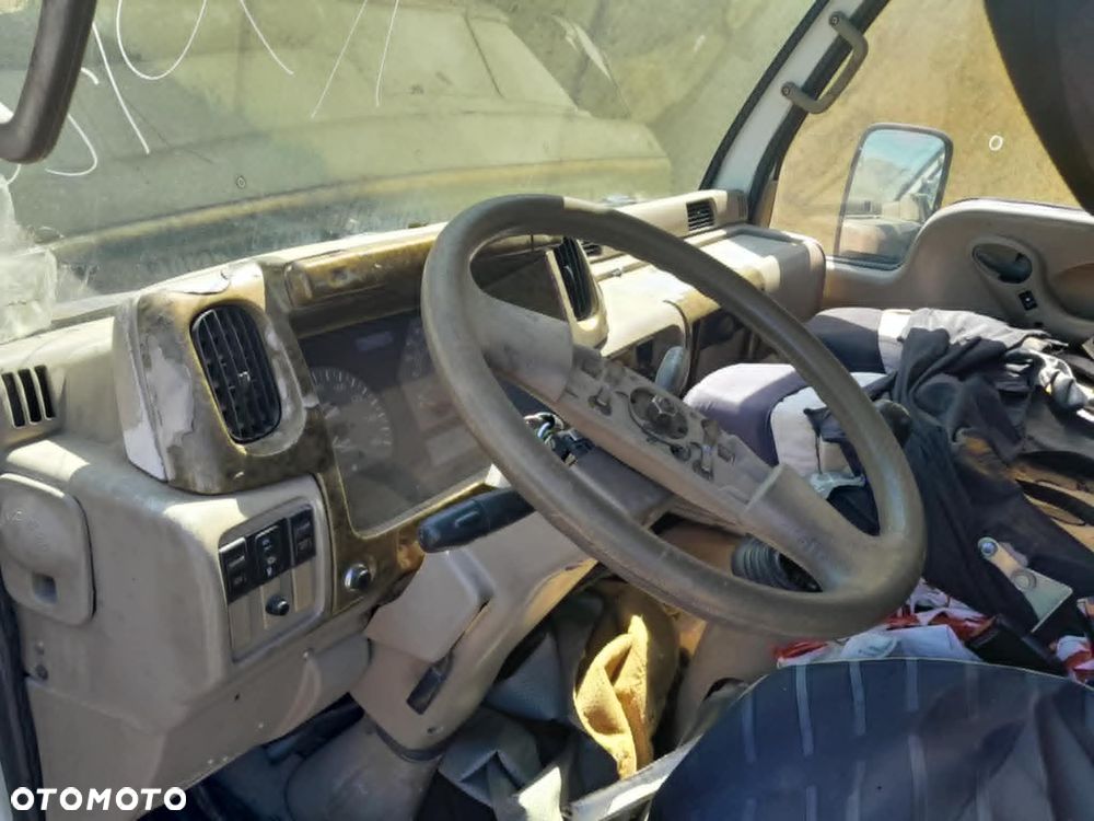 Kabina NISSAN CABSTAR - 6