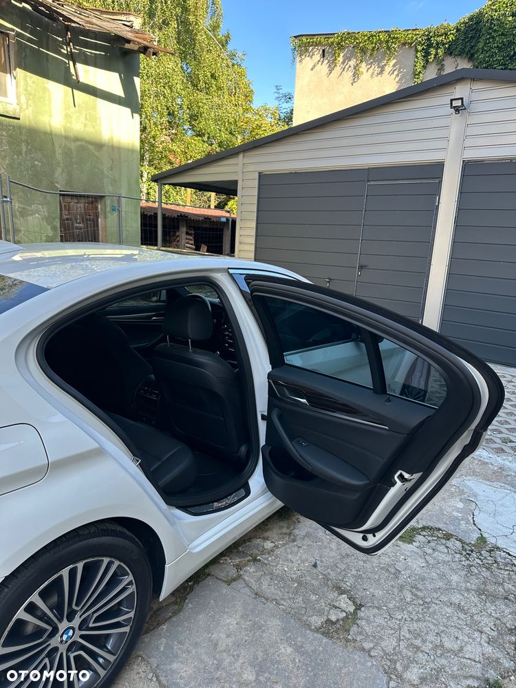 BMW Seria 5 530i xDrive Sport Line - 11