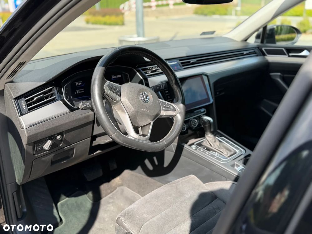 Volkswagen Passat 2.0 TDI Elegance DSG - 9