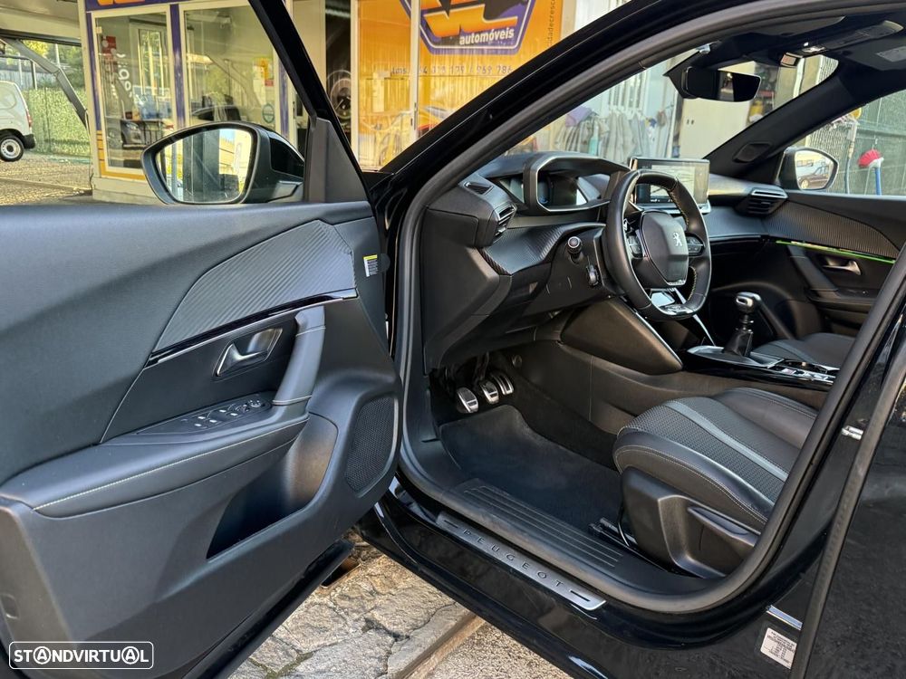 Peugeot 2008 1.2 PureTech GT - 24