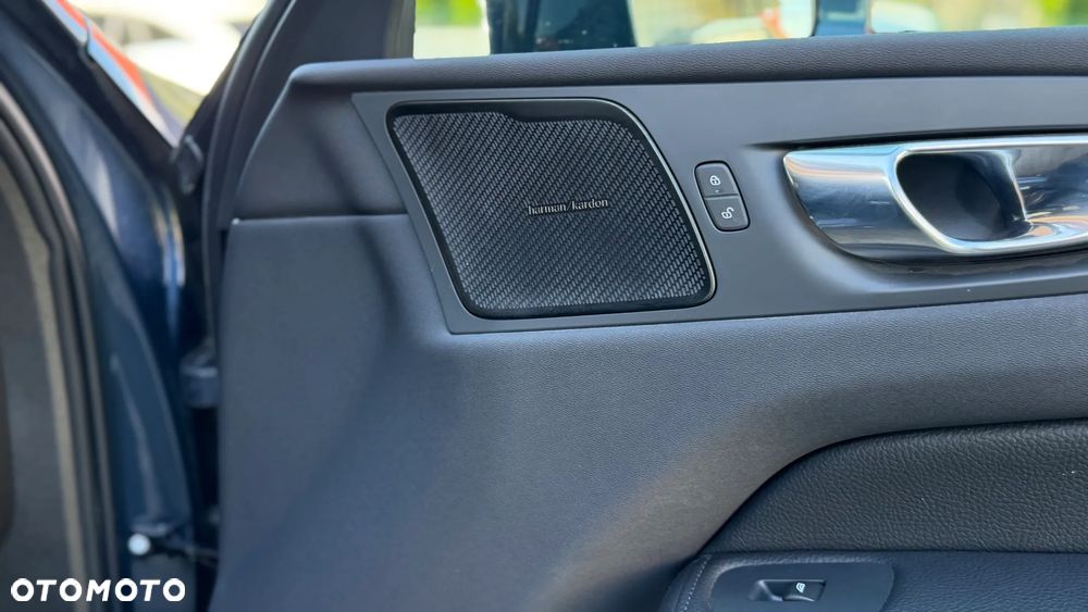 Volvo XC 60 B4 B Momentum Pro - 18