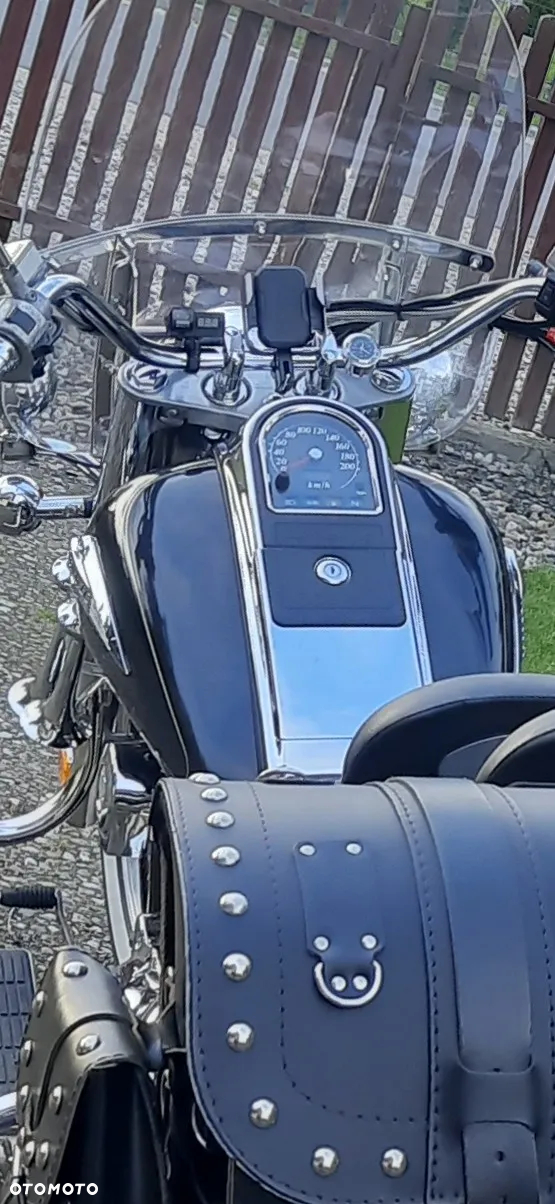 Suzuki Intruder - 6