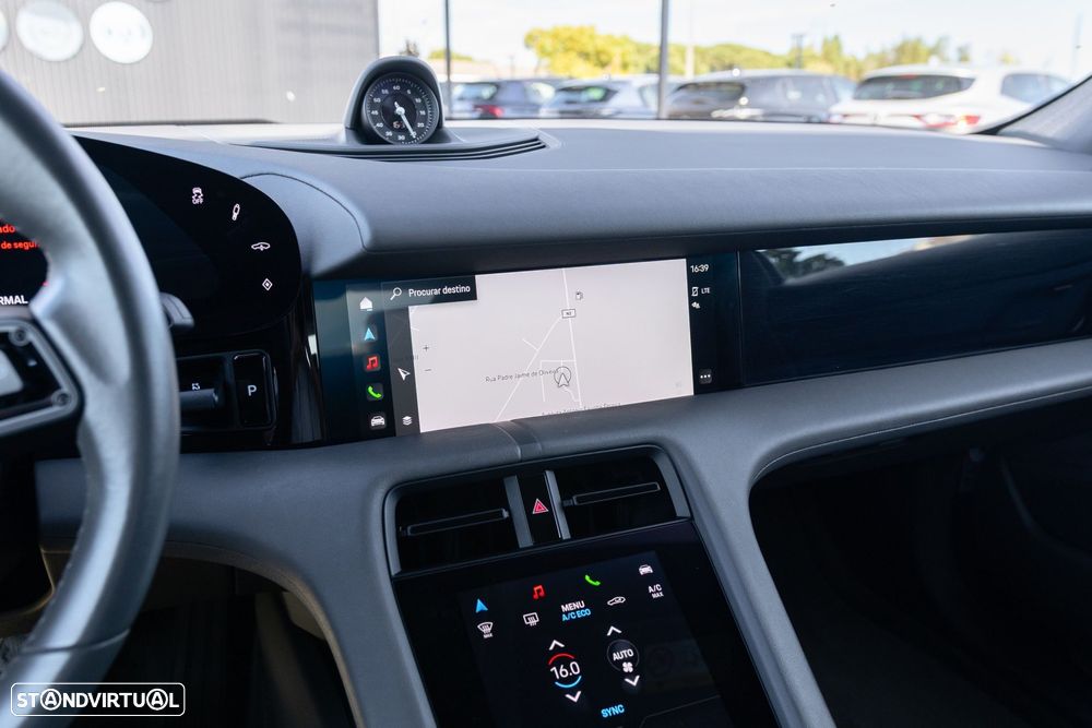 Porsche Taycan 4S - 25