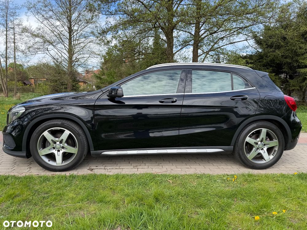 Mercedes-Benz GLA 200 AMG Line - 2