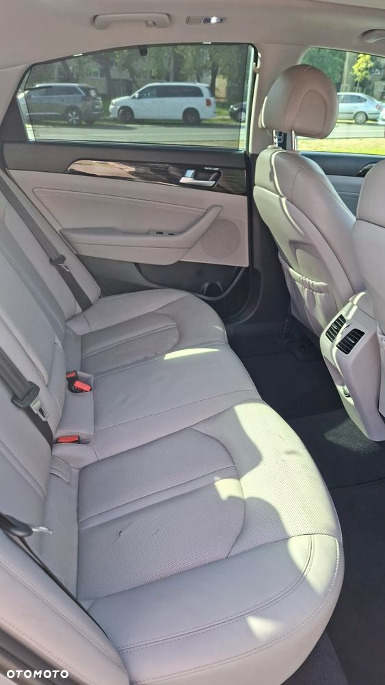 Hyundai Sonata - 26