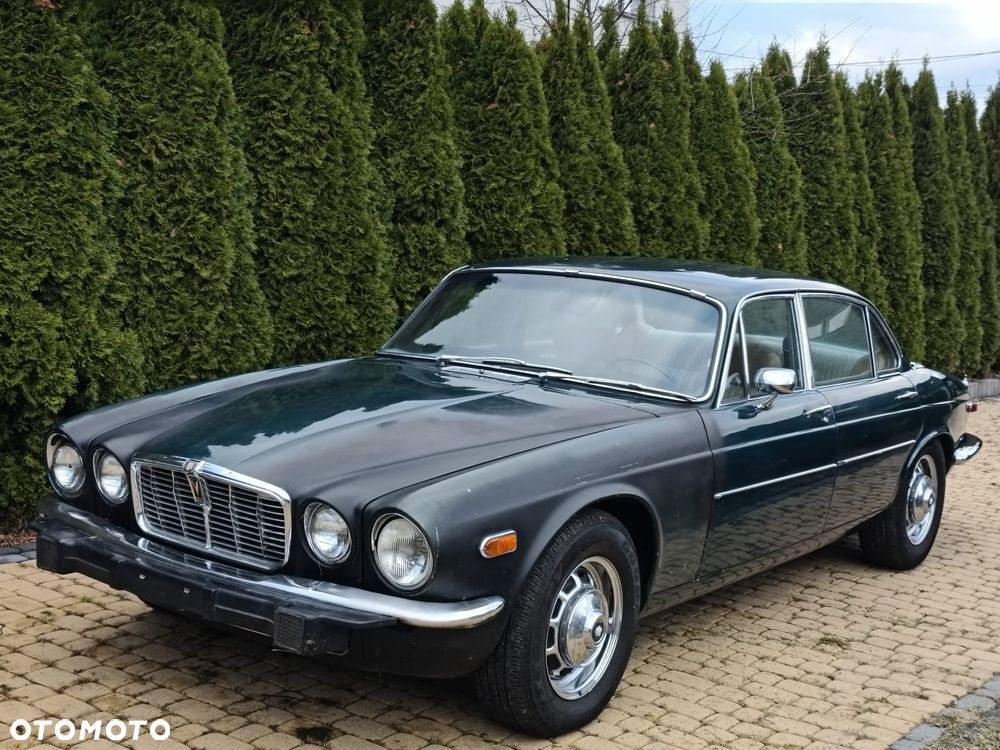 Jaguar XJ - 8