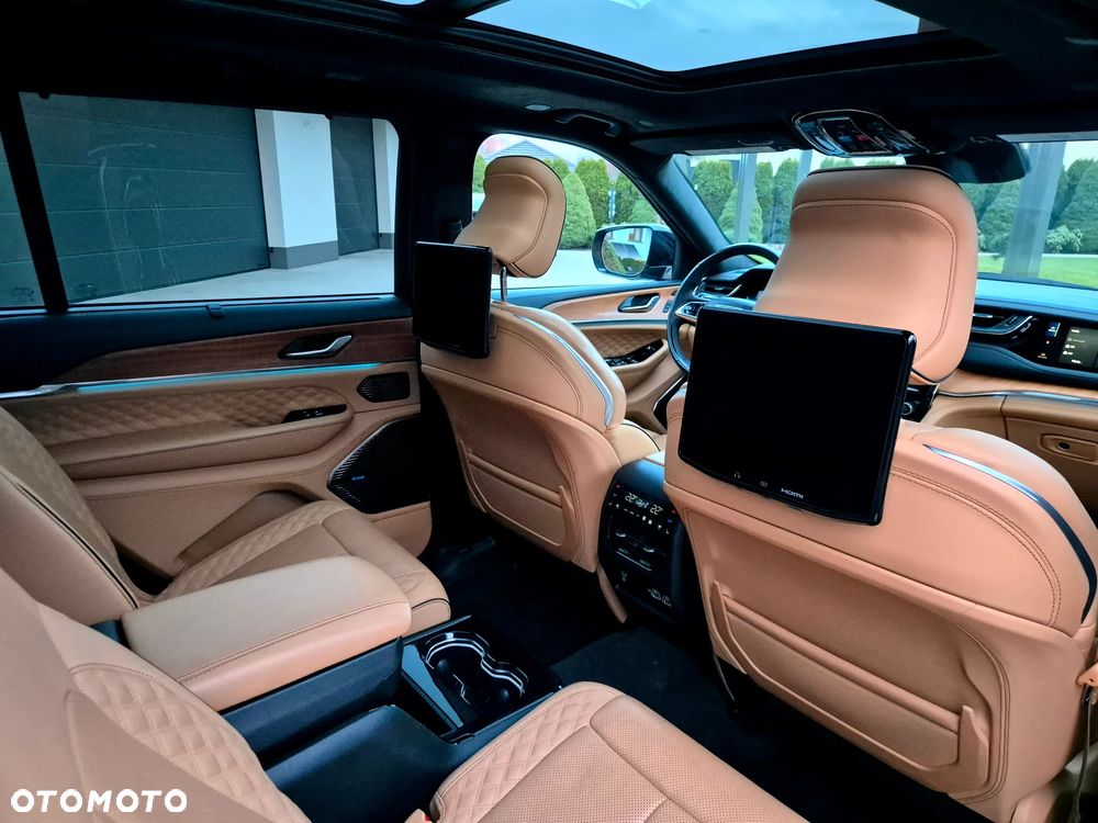 Jeep Grand Cherokee - 12