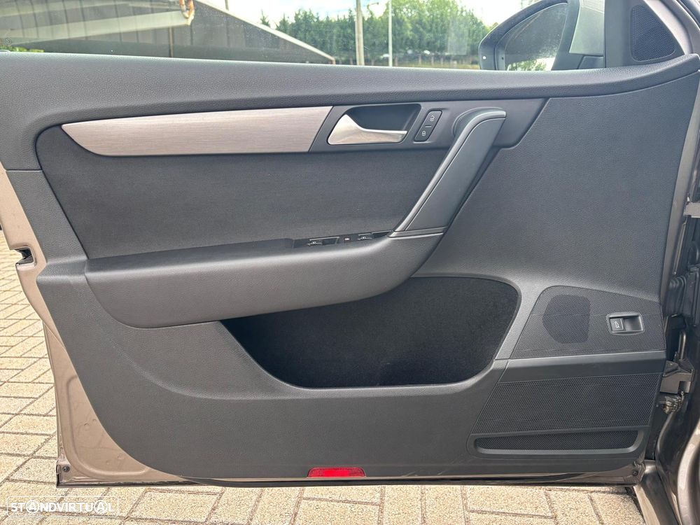 VW Passat 1.6 TDI DPF BlueMotion - 16