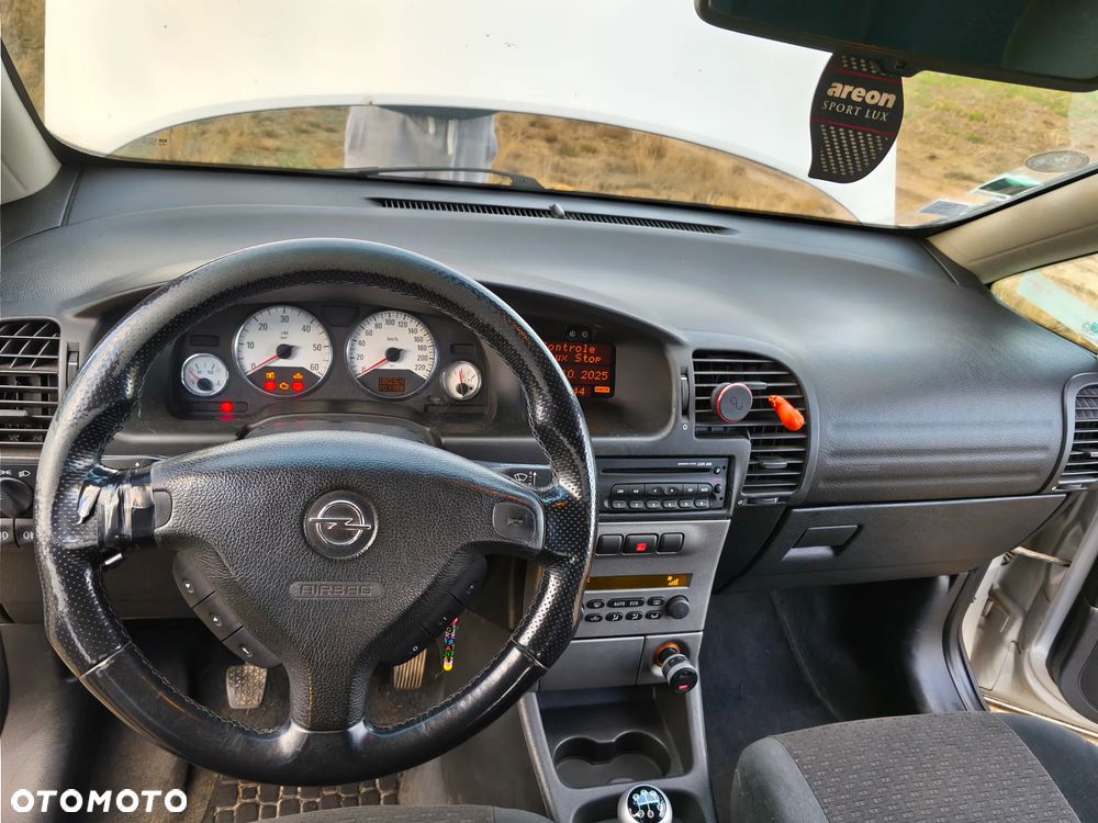 Opel Zafira - 17
