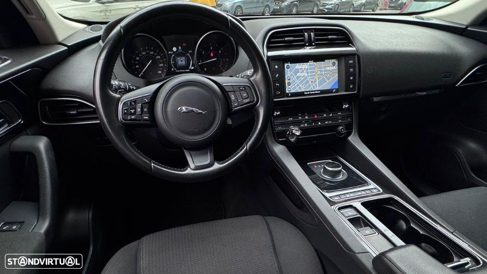 Jaguar F-Pace 2.0 i4D Pure Aut. - 14