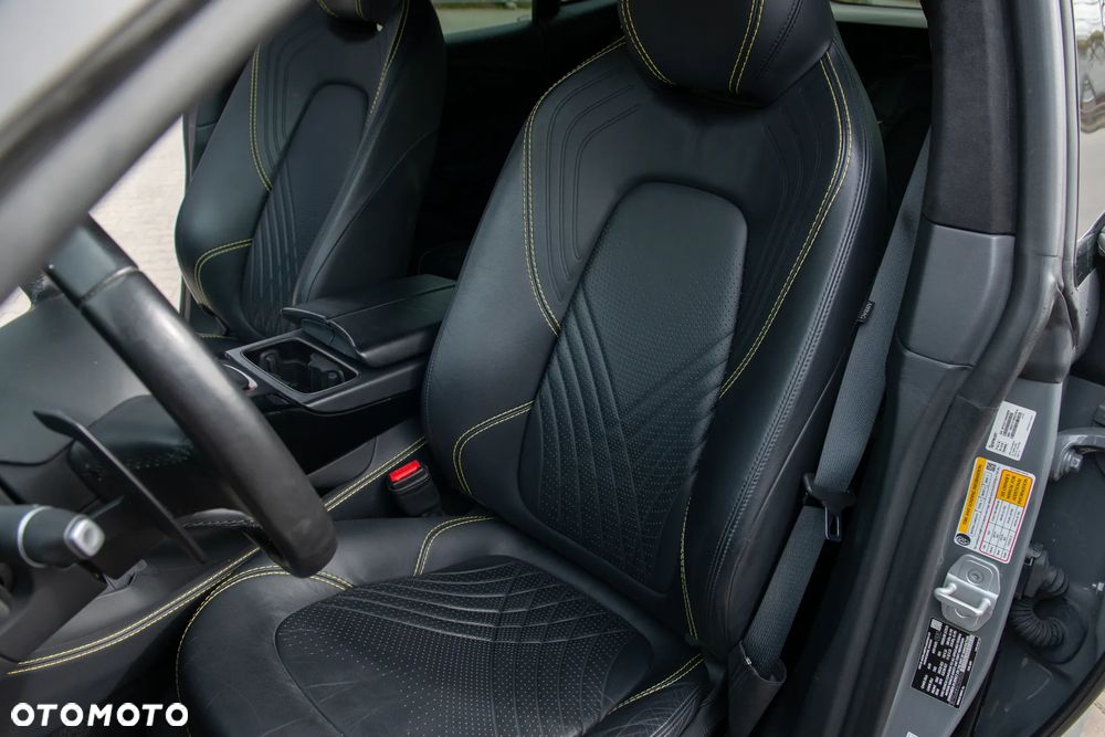 Aston Martin DBX - 18