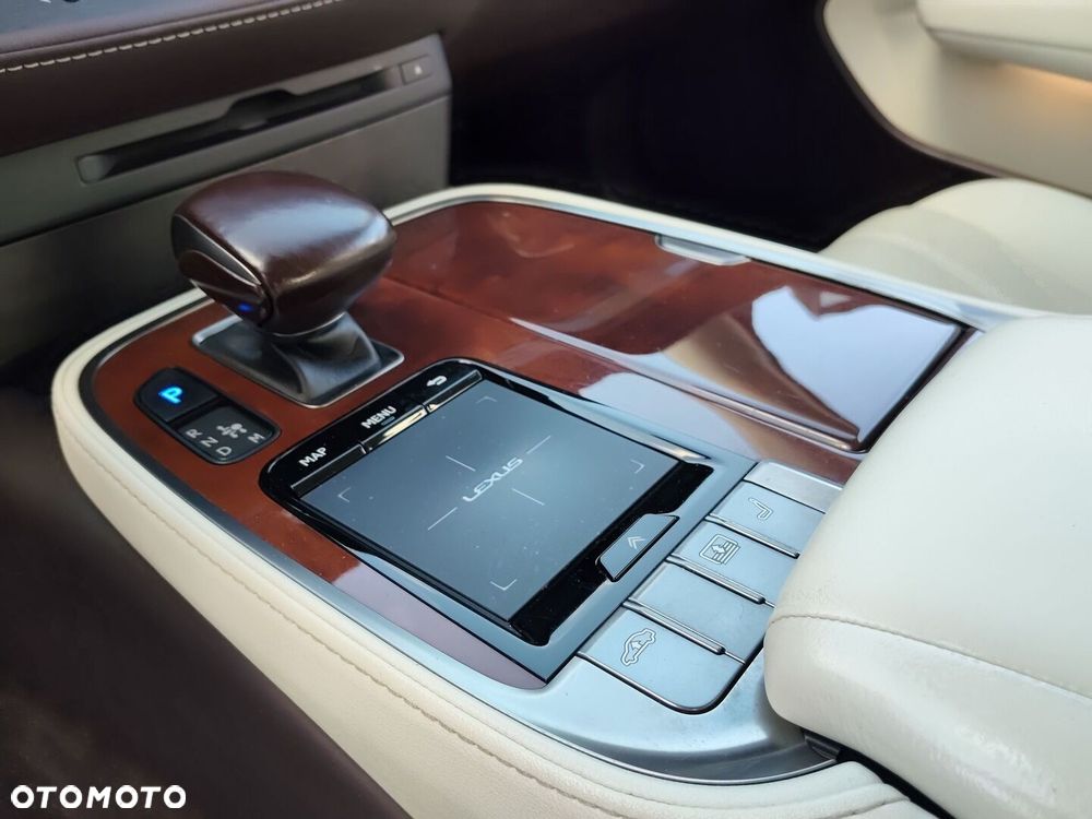 Lexus LS 500 Omotenashi AWD - 18