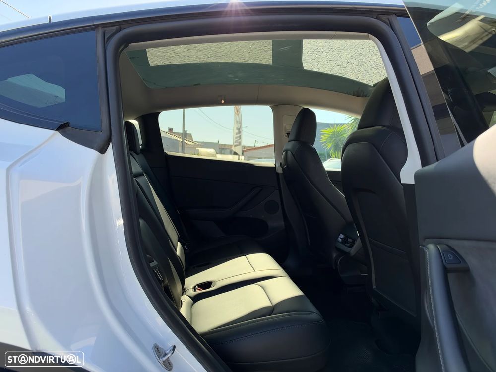 Tesla Model Y RWD - 16