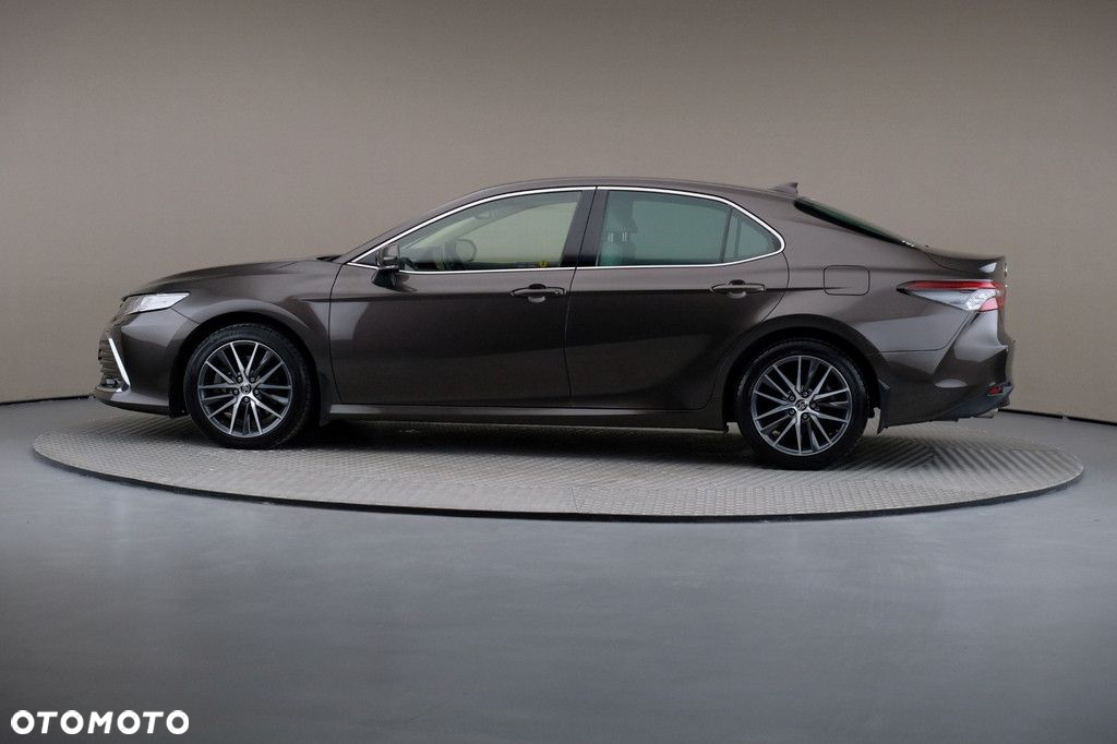 Toyota Camry - 4