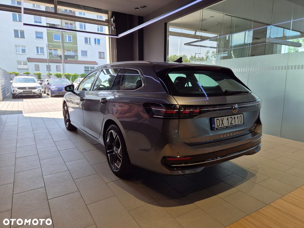 Volkswagen Passat Variant 1.5 TSI EVO Elegance DSG - 5
