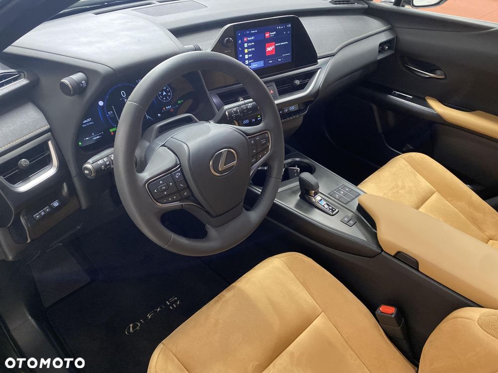 Lexus UX - 10