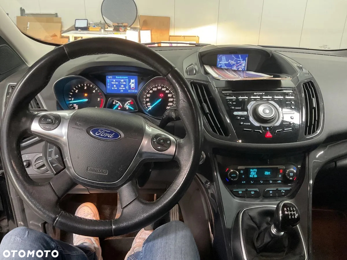 Ford Kuga 2.0 TDCi 2x4 Titanium - 5
