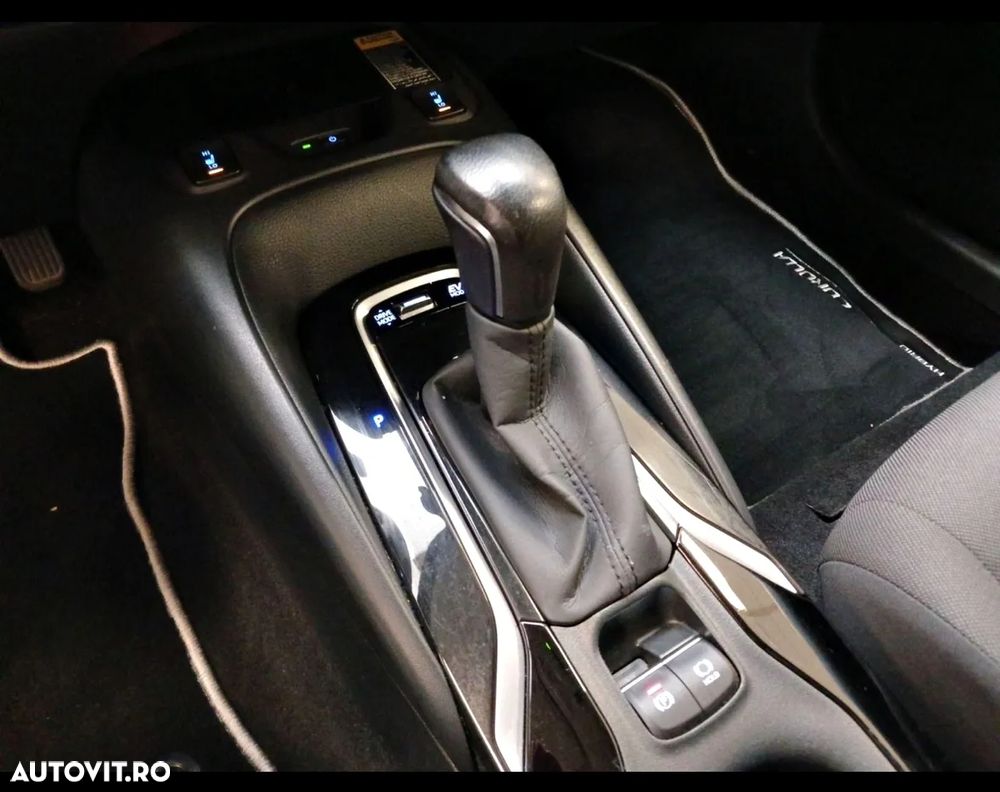 Toyota Corolla 1.8 Hybrid Team Deutschland - 16