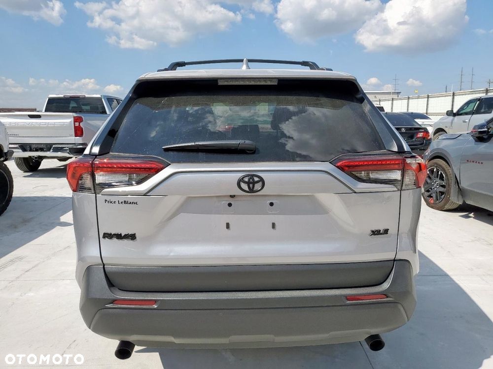 Toyota RAV4 - 6