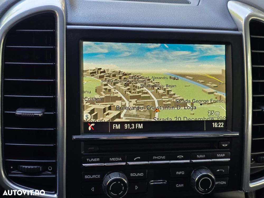 Porsche Cayenne Platinum Edition - 10