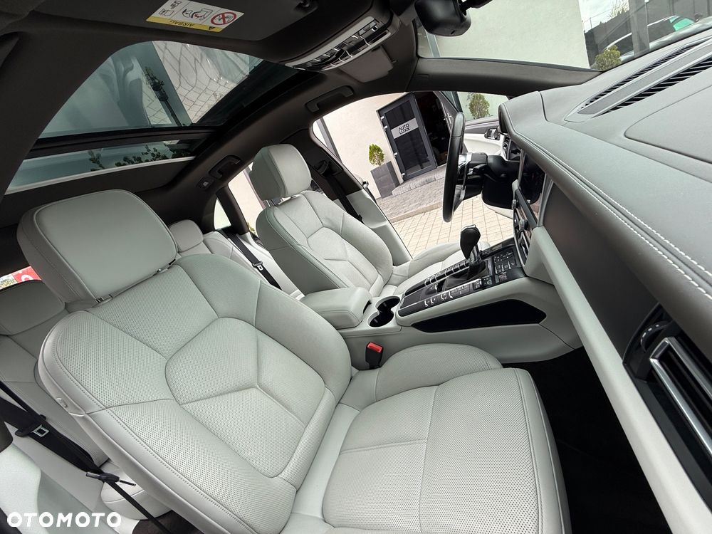 Porsche Macan - 23