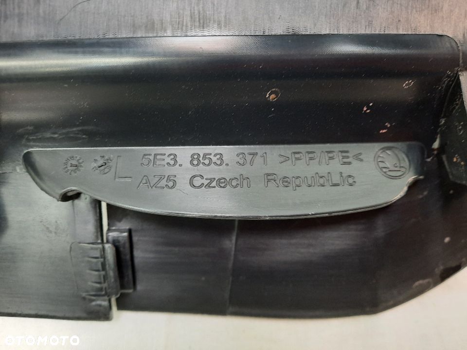 SKODA OCTAVIA IV 5E3 20R OSŁONA PROGU LEWA WEWNETRZNA 5E3853371 - 3