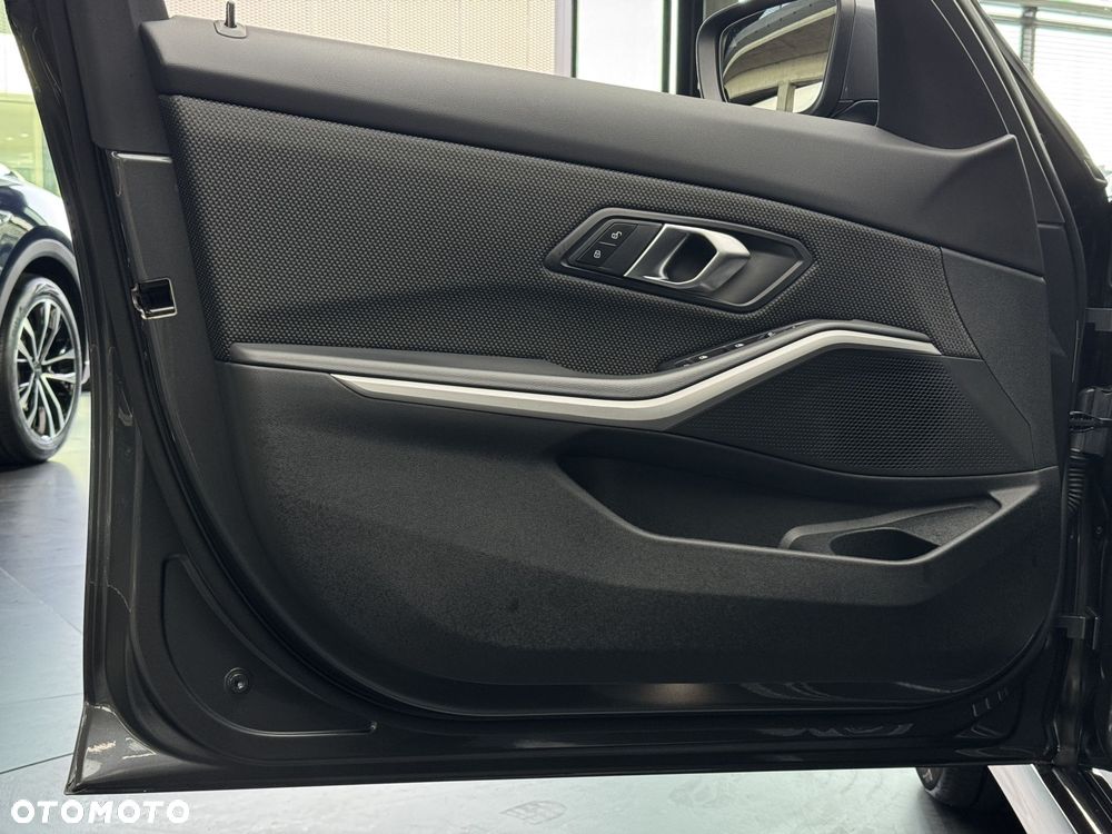 BMW Seria 3 318i - 14