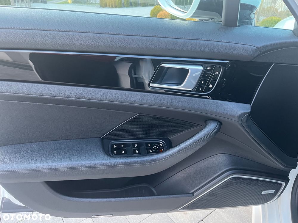 Porsche Panamera 4 - 27