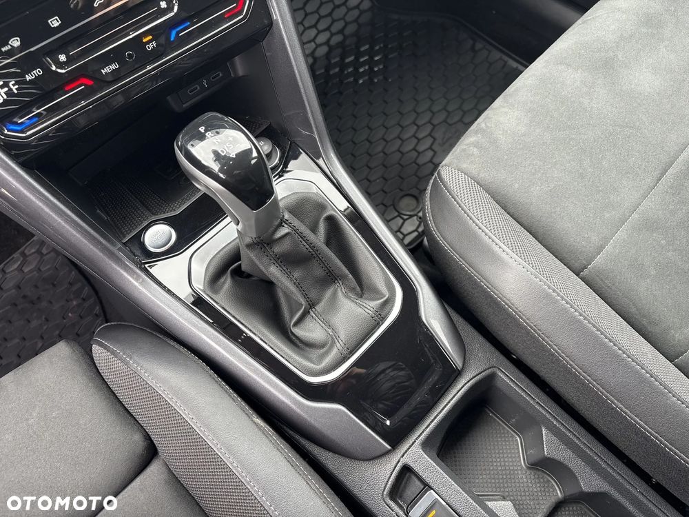 Volkswagen T-Roc - 16