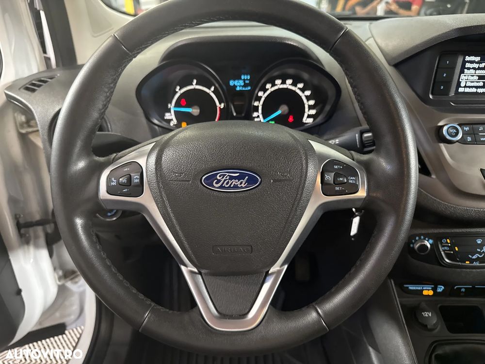 Ford TOURNEO - 17