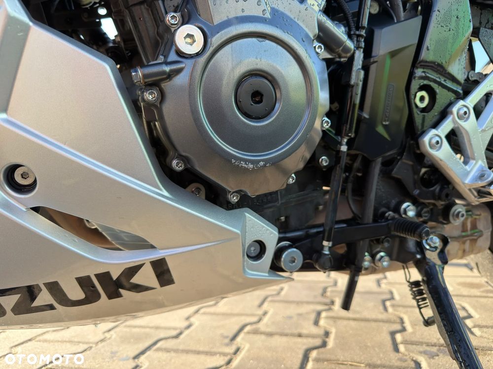 Suzuki GSX - 11