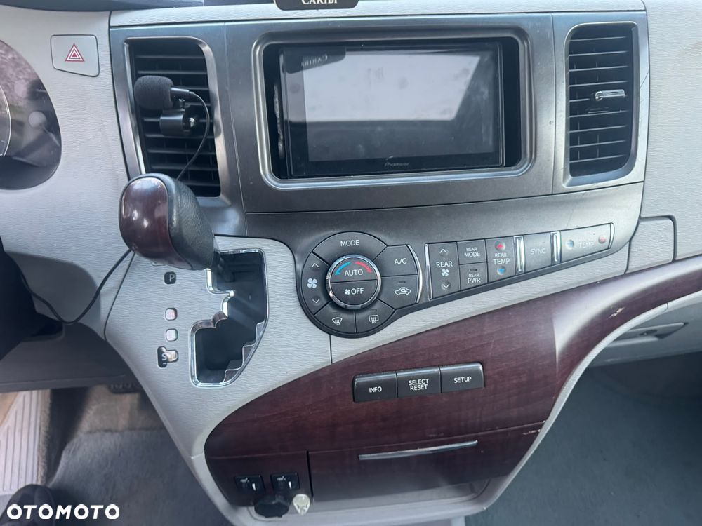 Toyota Sienna 3.5 V6 XLE AWD - 18