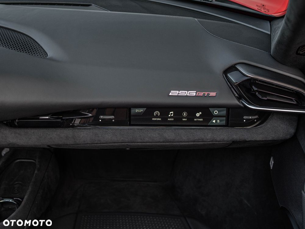 Ferrari 296 GTS - 32