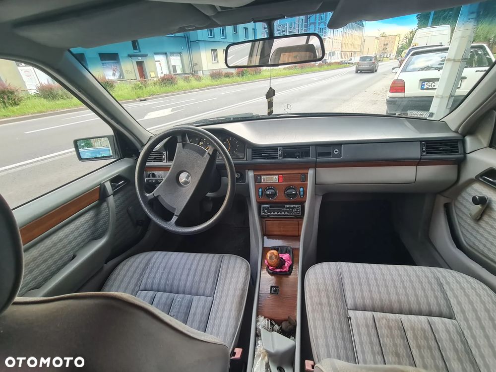 Mercedes-Benz W124 (1984-1993) - 12