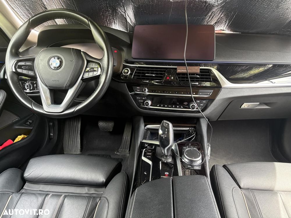 BMW Seria 5 520i AT MHEV - 4
