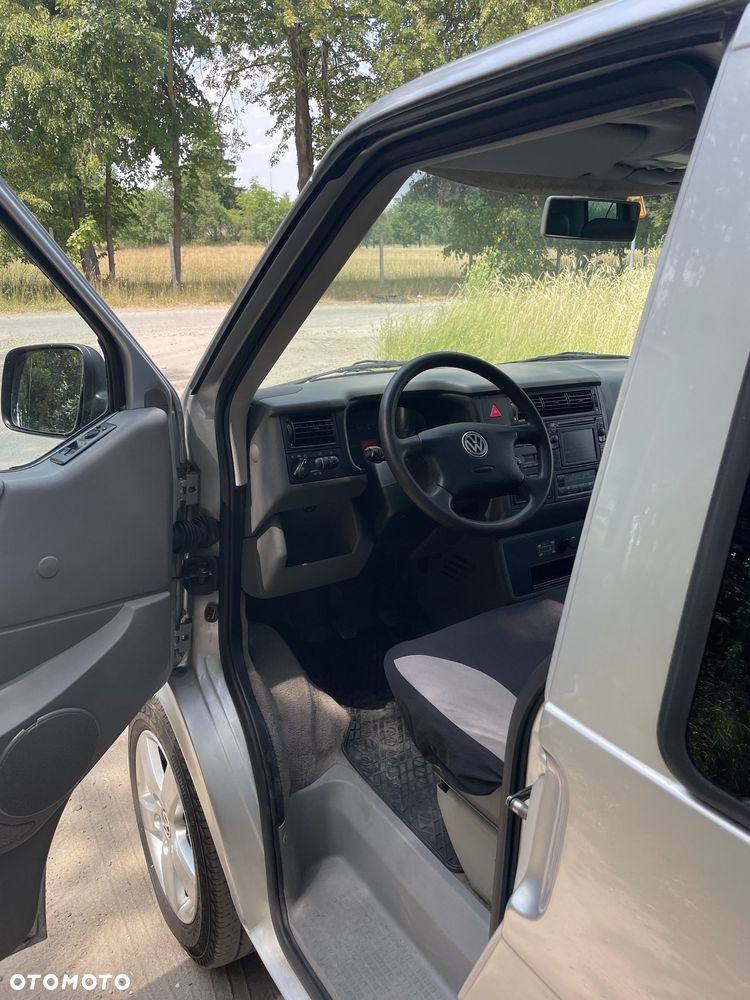 Volkswagen Multivan - 11
