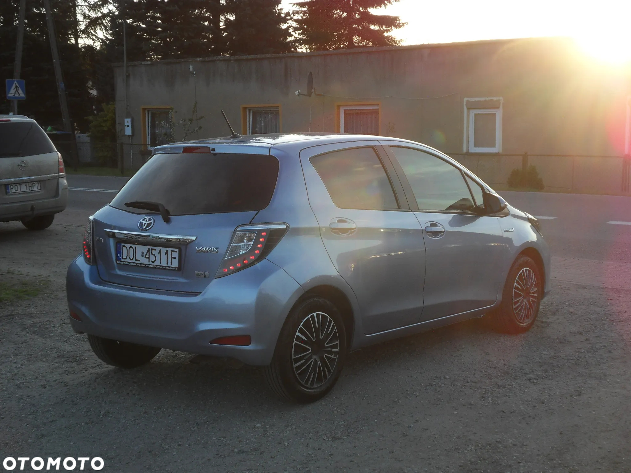Toyota Yaris Hybrid 100 Premium - 5