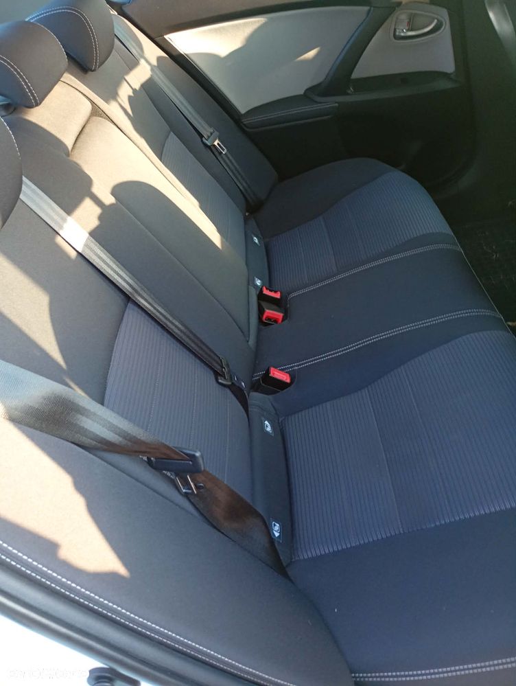 Toyota Avensis - 2