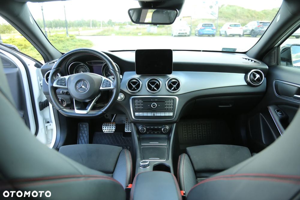 Mercedes-Benz GLA - 8