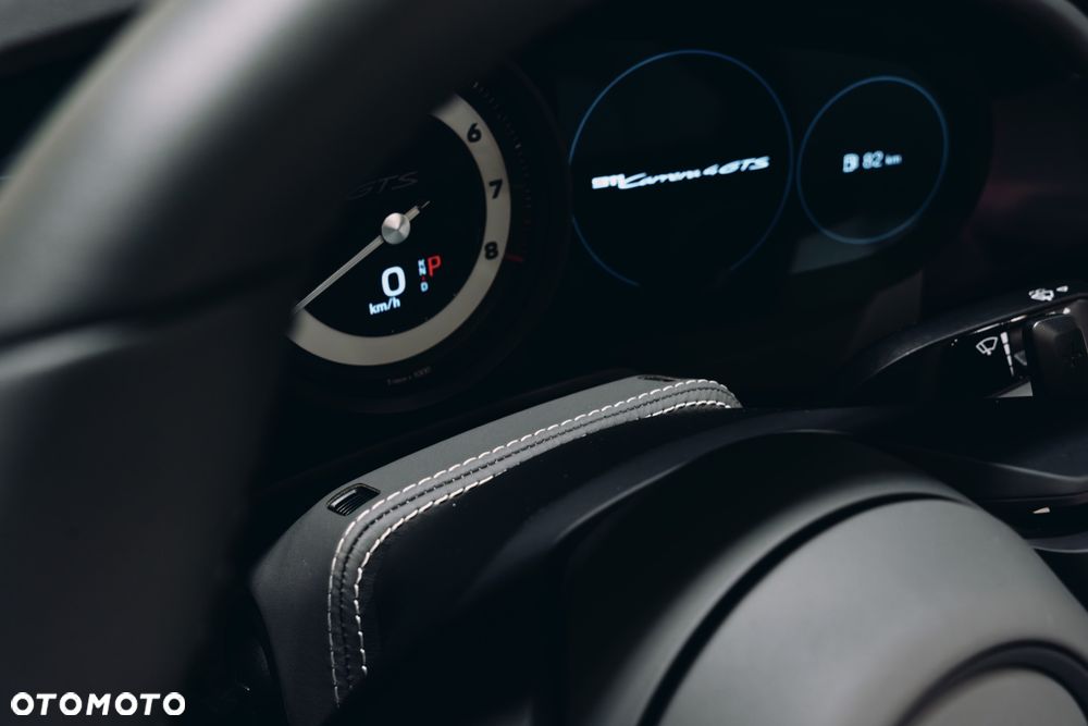 Porsche 911 Carrera 4 GTS - 10