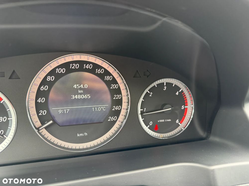 Mercedes-Benz Klasa C 220 CDI DPF (BlueEFFICIENCY) Elegance - 16