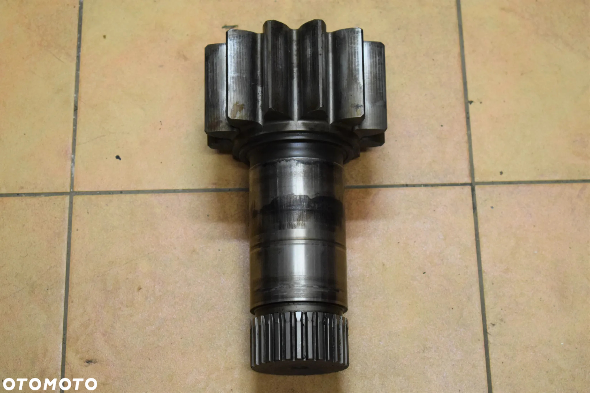 ORYGINALNY WAŁEK REDUKTORA OBROTU JCB JS130 - 7