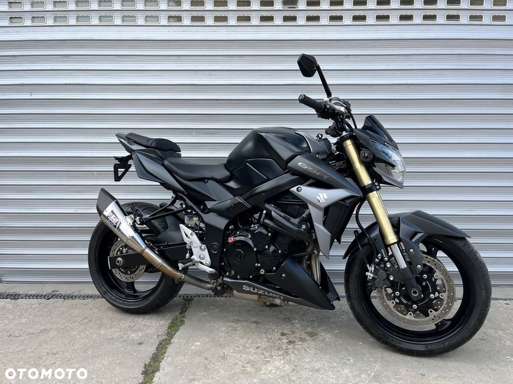 Suzuki GSR - 12