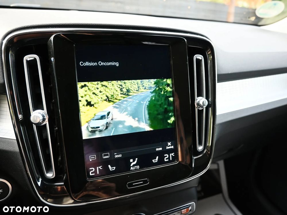 Volvo XC 40 T3 Momentum - 32