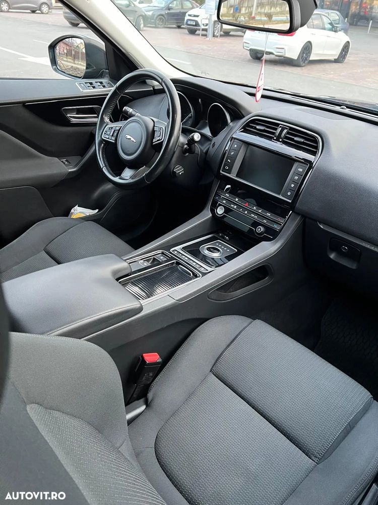 Jaguar F-Pace 20d AWD Pure - 2