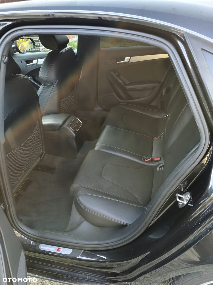 Audi A4 Limousine - 10