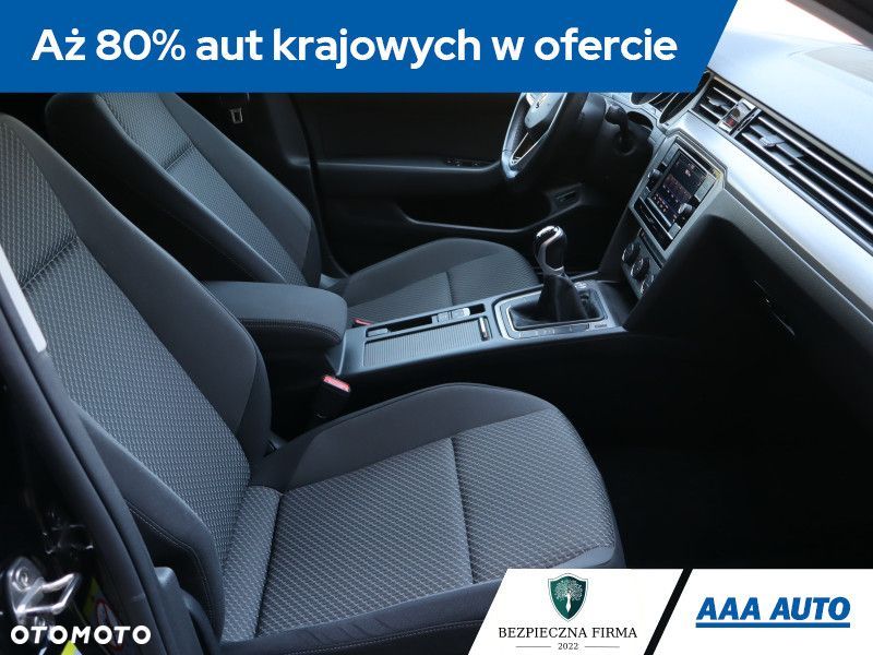 Volkswagen Passat - 11